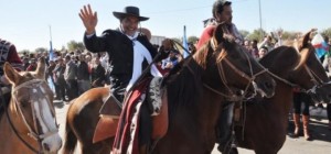Gobernador Beder Herrera, un hombre de a caballo.