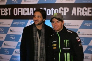 El conductor, locutor y periodista deportivo Germán Paoloski  y Cal Crutchlow (Gran Bretaña)-Monster Yamaha Tech3.