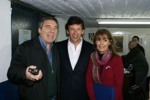 Facundo Saravia, Gustavo Posse y Sandra Bouchard, Pte del Club.