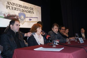 Presentación del aniversario de Puerto Madryn de las distintas fuerzas.