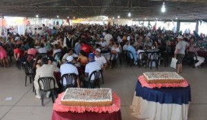 Cerca de 2000 personas participaron del almuerzo.