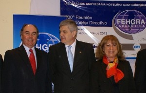 Diego Gutiérrez de AOCA, Roberto Brunello, Pte FEGHRA y Patricia Vismara de Mintur Nación.