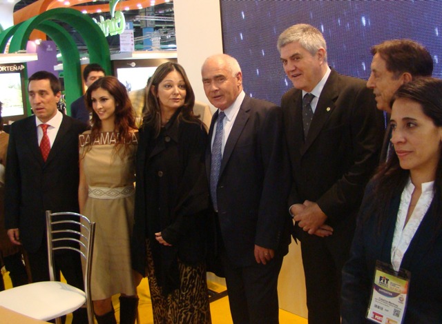 Roberto Brunello con el ministro de Turismo de la Nación, Enrique Meyer; y la secretaria de Turismo de Catamarca, Natalia Ponferrada.