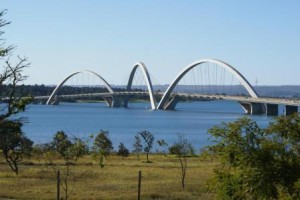 Inaugurado en el año 2002, el puente Juscelino Kubitschek-Ponte JK.