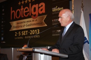 Ministro de Turismo, Enrique Meyer en la apertura de Hotelga 2013.