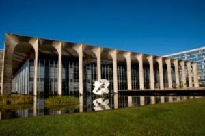 Palácio Itamaraty es la sede del Ministerio de Relaciones Exteriores de Brasil. Es una de las obras más conocidas de Niemeyer.