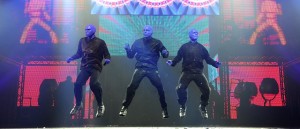 Blue Man Group presenta el más grande espectáculo en vivo celebrando el arte, la música y la tecnología en Universal Orlando®Resort.