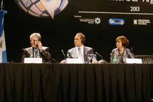 Carlos Eduardo Fantini, decano de la Facultad regional La Plata, Gobernador Daniel Scioli y Dra. Alessandra Minnicelli, Pte ORS.