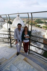 Fabiana y Ricardo Seronero en el campanario de la torre.