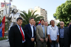 Intendente Sanchez, Mauricio Macri, Mauri Closs en la inauguración de la estatua Andrecito.