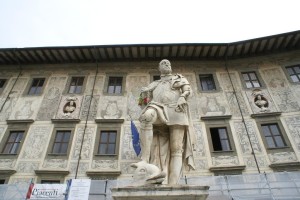 Piazza Dei Cavalieris Escultura de Cosimo I. Después de la Piazza del Duomo, es la plaza más famosa de la ciudad.