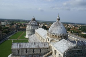 Vista desde la Torre a la Catedral y Baptisterio.