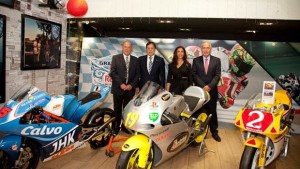 Gobernadora Claudia de Zamora y Ministro Meyer en FITUR, España presentando el Moto GP Argentina.