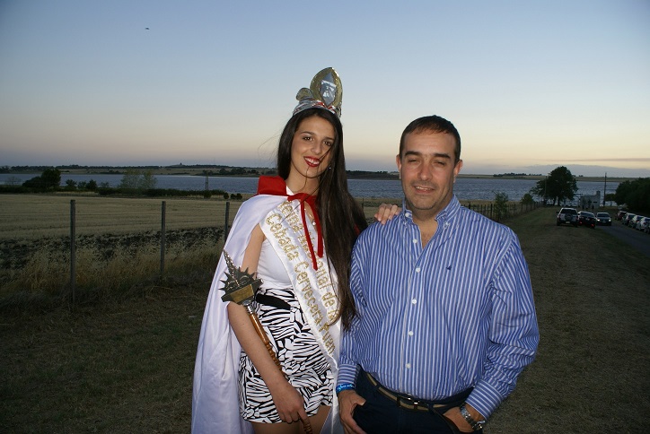 La Reina Nacional 2013 de Puan y Facundo Castelli, intendente de Puan.