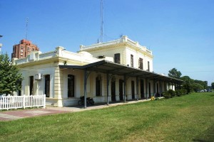 La ex- Estación de Ferrocarril, hoy Palacio Municipal, tiene la declaración de Interés Histórico Nacional.