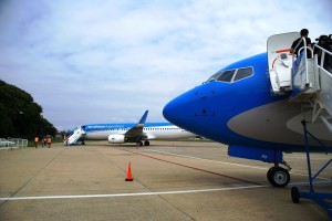 Los nuevos B-737-800, matriculados LV-FRQ y LV-FQY estacionados en Aeroparque.