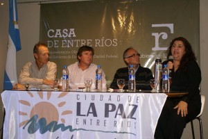 Mario D'Andrea , Aníbal Bahler, Francisco Nogueira y Teresa Beatriz Iturre en la presentación en Casa de Entre Ríos en Buenos Aires.