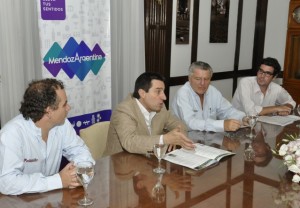 Ministro de Turismo de Mendoza, Javier Espina presentando el Rally de las Bodegas 2014.