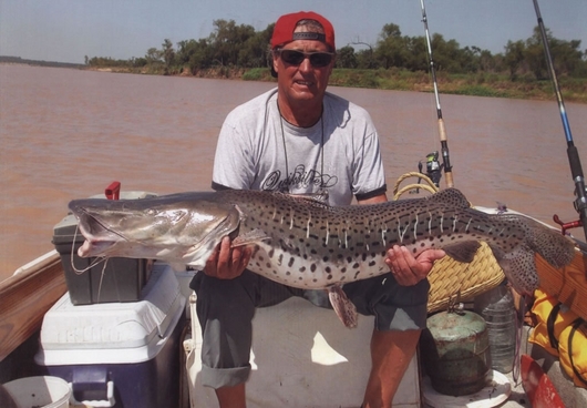 Pesca con devolución del surubí entrerriano en La Paz.