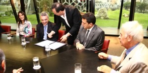 El presidente de la agencia Córdoba, Gustavo Santos también refrendó el acuerdo.