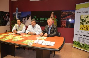 Fiesta Nacional del Té. Subsecretario de Marketing y Promoción, Jorge Posdeley_ el intendente de Campo Viera, Juan Carlos Ríos y el vicepresidente de la comisión organizadora, Jorge Bahniuk.