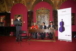 La directora Artística del Festival Dora De Marinis, junto al Ministro Javier Espina y Mariano Morales director de Actividades Artísticas del Ministerio de Cultura.