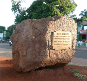 Piedra fundacional Itapúa, la piedra fundacional de Posadas.