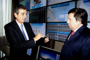 Randazzo y Erneta hablando sobre el moderno método de monitoreo de los trenes. "El objetivo es darle mayor seguridad y operatividad al sistema", agregó el Ministro.