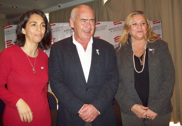 (de izq. a der) Mariana Giachino, el ministro nacional de Turismo Enrique Meyer y la secretaria de Turismo de Rio Negro, Silvina Arrieta.