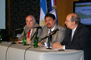 El Gobernador de Misiones, Maurice Closs haciendo uso de la palabra en la presentación en Buenos Aires. También hubo encuentros en Corrientes, Chaco y Formosa.