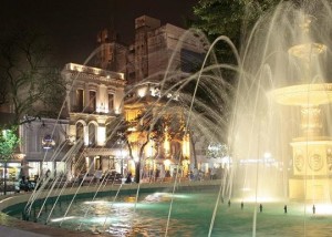 Fuente Plaza independencia.