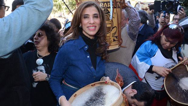 Gobernadora Claudia Zamora en la Marcha de los Bombos 2014.