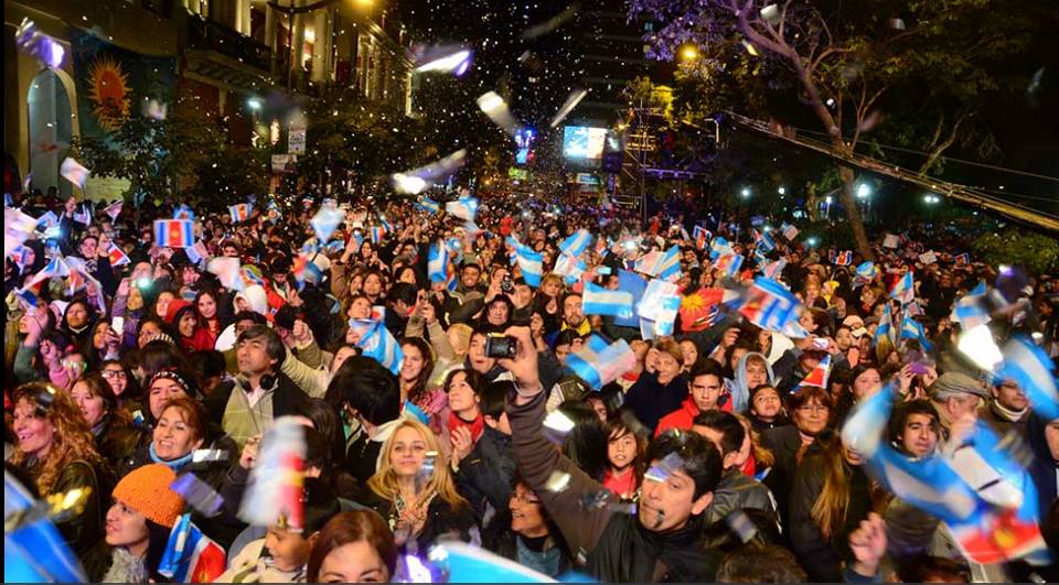 Miles de santiagueños y turistas en el cumpleaños 461º de Santiago del Estero. – Sentí Argentina