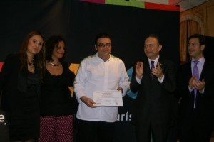 Cheff mexicano premiado por el Embajador Fernando Castro Trenti y demás integrantes mexicanos.