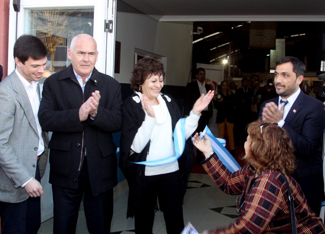  El ministro de Turismo de la Nación, Enrique Meyer, y el intendente de Berazategui, Juan Patricio Mussi, dejaron inauguradaza Muestra Nacional Berazategui Artesanías 2014.