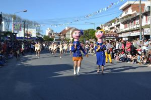 Desfile de cabezudos.