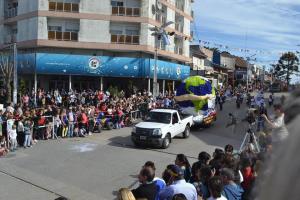Desfile por las calles de Gesell.