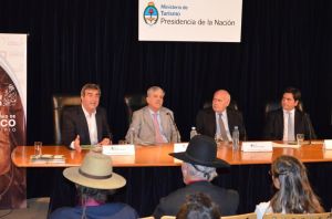 Francisco Durañona presentando el programa de actividades en Areco.