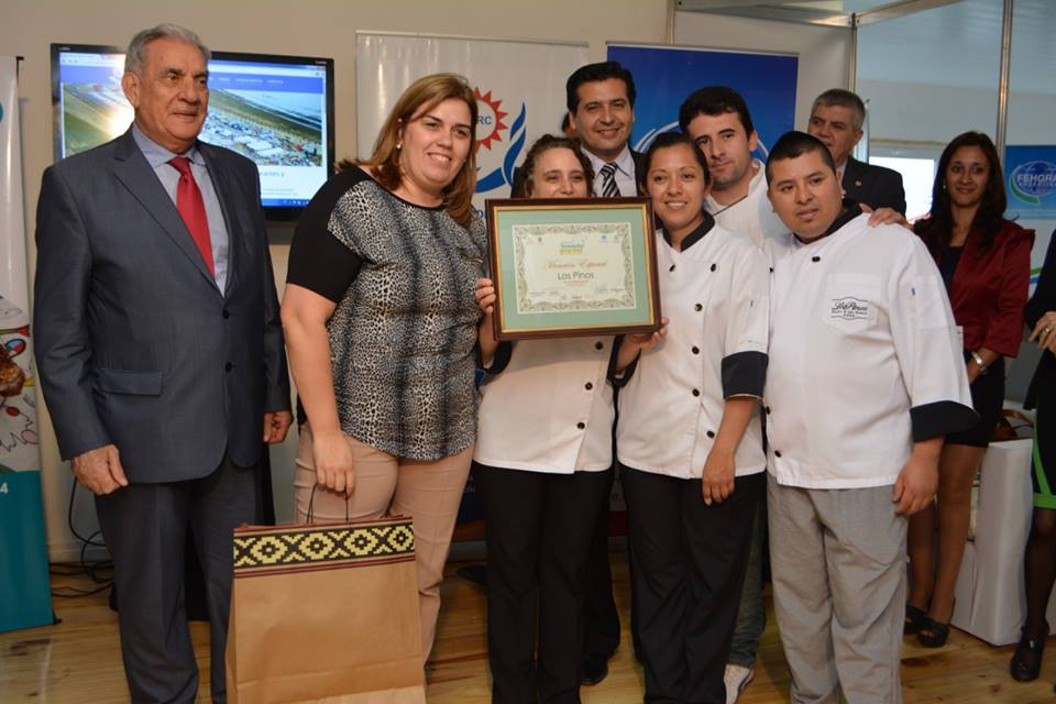 Hotel Los Pinos obtuvo el primer premio y recibió Carolina Batalla.