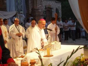 La Misa central estuvo presidida por el obispo titular de la Diócesis de Santiago del Estero, Monseñor Vicente Bokalic Iglic. En su mensaje hizo una fuerte defensa de la familia.