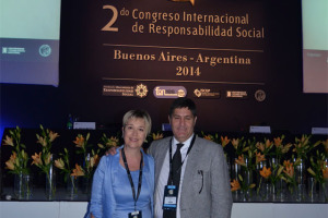 Subs. Fabio Zappelli de Mintur Misiones con la presidenta del Comité Organizador del 2do Congreso Internacional de Responsabilidad Social, Alessandra Minnicelli.