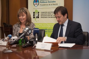 El acuerdo fue firmado por el presidente de la Compañía, Mariano Recalde y la presidenta de la Comisión Asesora , Silvia Laura Bersanelli.