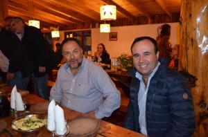 Juan Martearena y Charly Corvalán, Presidente de APN. en la cena del CFT.