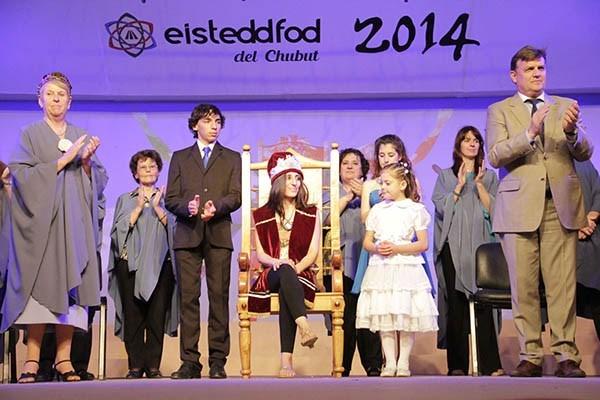 Viviana Ayilef ganó la Corona del Poeta del Eisteddfod del Chubut 2014 con su poema “Escribir nuestros nombres”, presentado bajo el seudónimo “Aimé”.