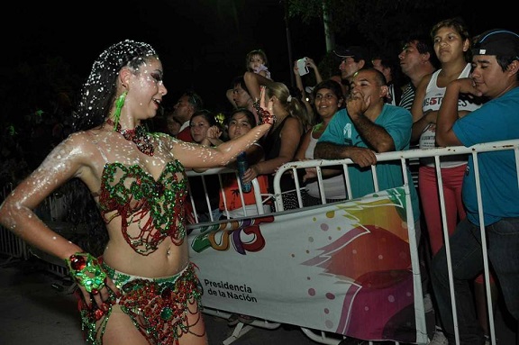 Las Termas de Río Hondo se vistió de color y alegría al recibir el Carnaval Federal de la Alegría 2015