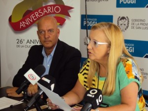 Intendente Andrés Vallone junto a la ministra de Turismo y las Culturas, Liliana Bartolucci.