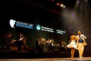 Tango de mis Amores (Año Gardeliano) Ciclo de tango que ofrece milongas con DJ, orquestas en vivo y exhibiciones de bailarines. 