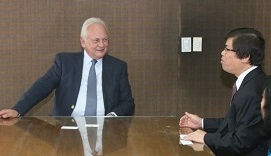 Daniel Aguilera, recibió en el Ministerio de Turismo al embajador de la República de Indonesia, Jonny Sinaga.