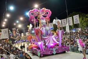 En Arias, la fiesta de carnaval está profundamente arraigada en la comunidad y constituye una de las tantas formas de expresión de su gente. 