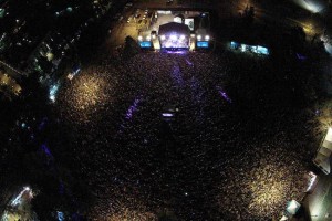 Miles de personas siguen disfrutando de los conciertos de "Verano de Emociones" .